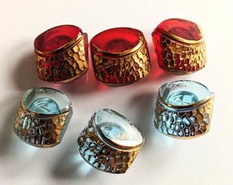 6 kleine schöne Glasknöpfe, durchscheinendes Glas in rot und türkisblau mit goldfarbener Verzierung, 12 mm