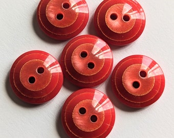 6 kleine rote Kunststoffknöpfe,  2-Loch-Knöpfe, rot-goldfarben geringelt, glänzend, 15 mm