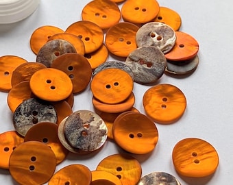 Farbige matt Perlmuttknöpfe, Agoyamuschel leuchtend orange mit gummierter Oberfläche, 17 mm