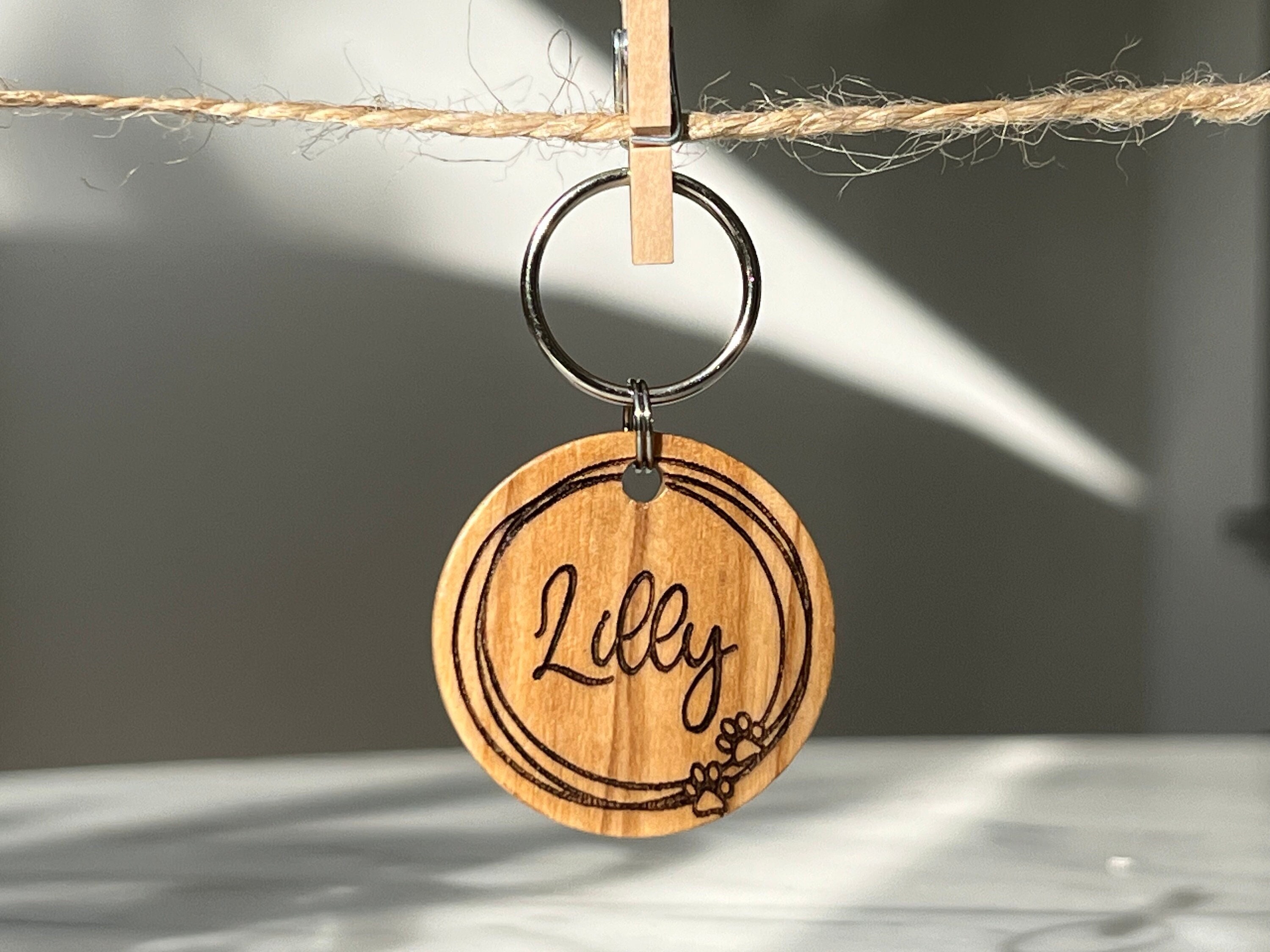 Wooden dog tag ø 30 mm with double-sided laser engraving | silent identification tag olive wood paw dog tag