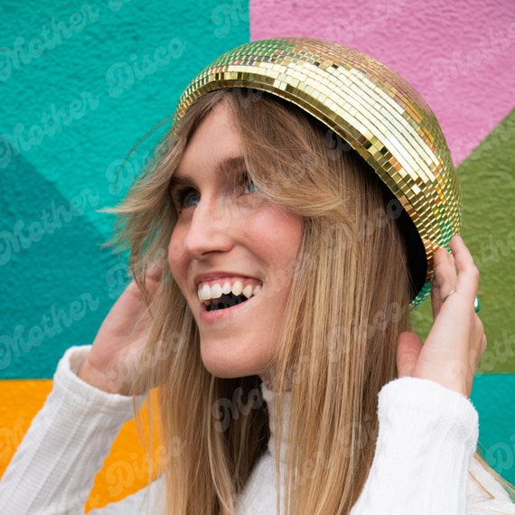 - Disco gold beret hat 1970s Disco Gold Sequin Beret Cap – Divine Finds® main image 4