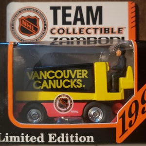 スヌーピー ザンボーニ PEANUTS ZAMBONI ミニカー 製氷車 スヌーピーが冬に運転するザンボーニ(ZAMBONI)って何