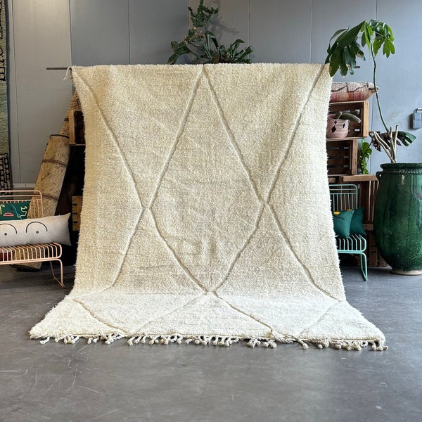 tapis marocain en laine sur mesure, tapis marocain sur commande, Tapis Beni Ourain, tapis boucherouite , tapis fait main, tapis blanc