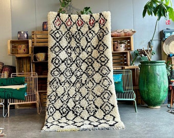 Tapis Marocain Blanc et Noir en laine, 120x225 cm, tapis berbère fait main en laine, tapis modern pour salon, tapis fait au Maroc