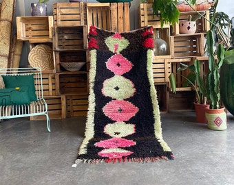 Marokkanischer Berber-Boucherouite-Teppich im Boho-Stil – nachhaltiges Textil für vielseitige Innenräume – Berberteppich – böhmisches Interieur – Berberteppich