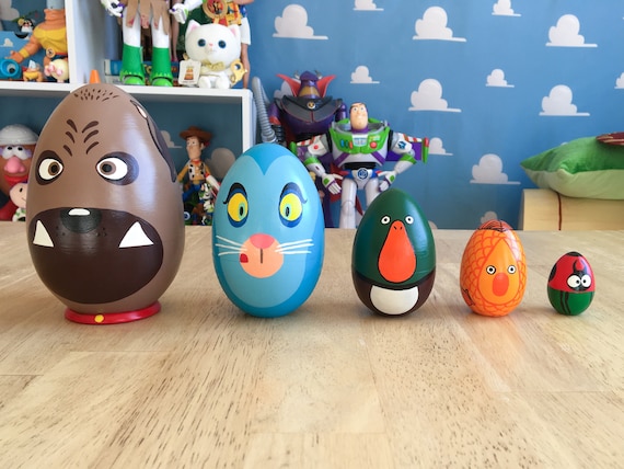 Nesting eggs store toy