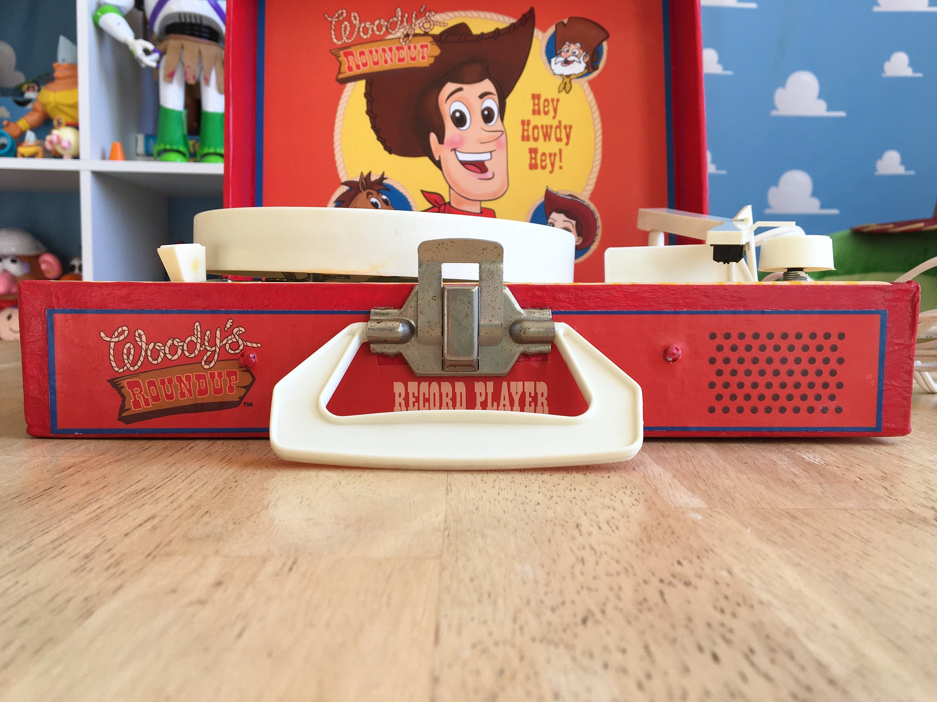 「トイストーリー　ラウンドアップ　レコードプレーヤー」 Toy Story Woody's Roundup Record Player Replica - Etsy