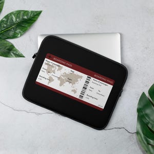 Housse ordinateur design carte d'embarquement aéroport voyageurs