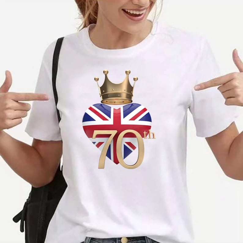 Union Jack Stamp Queen's 70th Platinum Jubilee T-shirt Queen Elizabeth II 2022 skin-friendly Girlfriends with short sleeves Tee top 