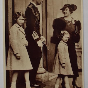 carte postale KING GEORGE V1 REINE elizabeth & princess vraie photo ancienne carte d'occasion