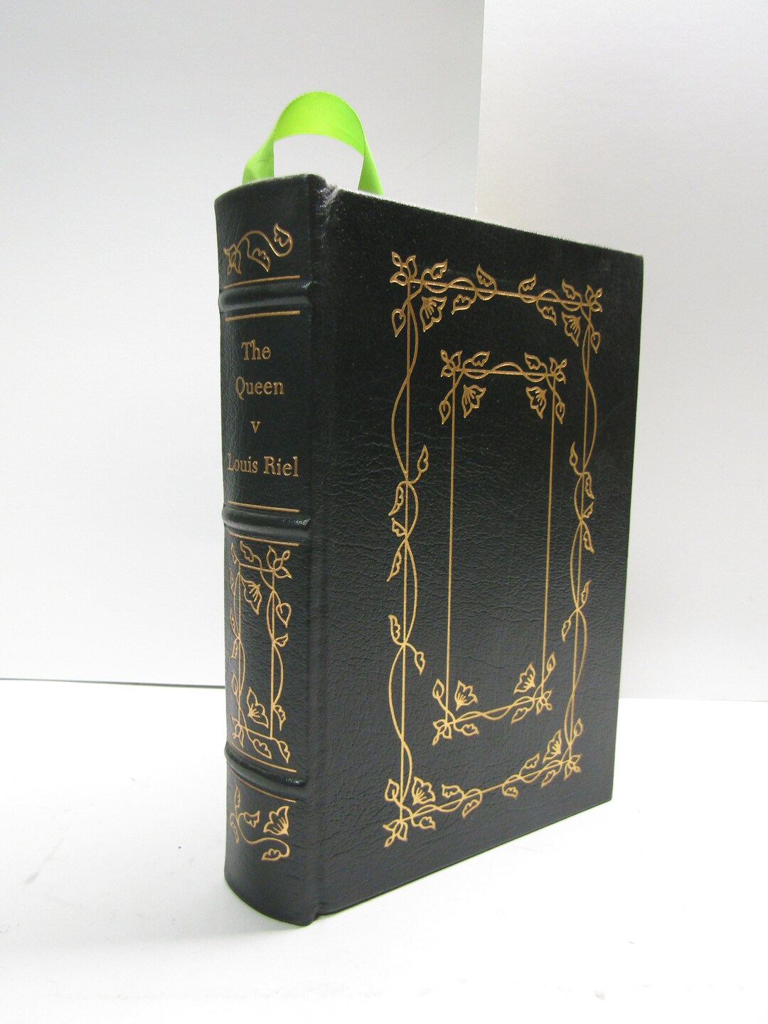 Legal Classics the Queen V Raised Spine Gold Gilt Emboss Hardcover 205H