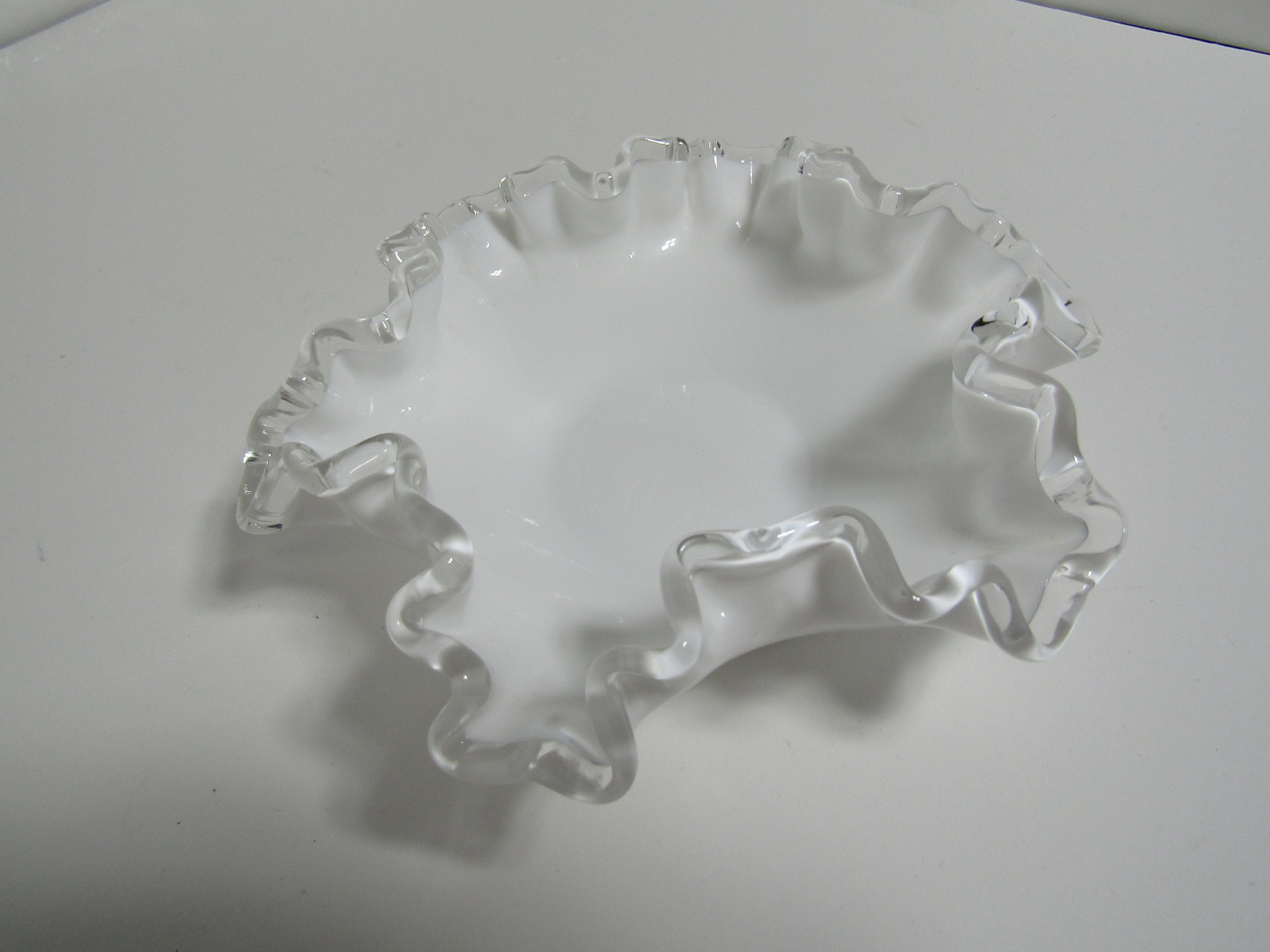 White Milk Glass Fenton Bowl (US2) White Milk Glass Fenton Bowl (US2)