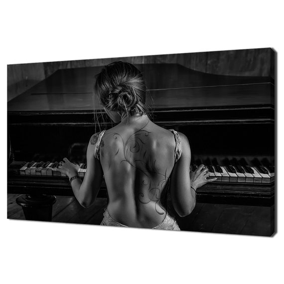 Uning odami uxlab yotgan paytda katta eshakli qoshnini sikdi