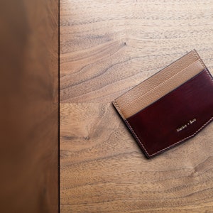 Cartera de lujo con 5 ranuras para tarjetas en exótico cordobán de concha color burdeos, oro y chevre burdeos (cuero de cabra). Totalmente cosido a mano, hecho a mano.