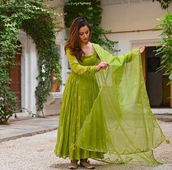 Lunching Mehndi Colour Đesigner Wear 
