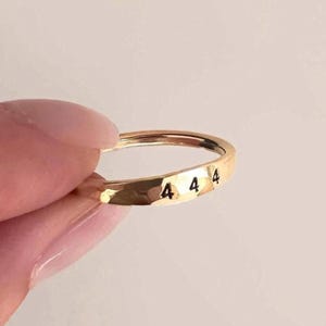 Anillo con número angelical relleno de oro 1111 444 777, sincronicidad, manifestación espiritual, estampado, regalo minimalista para ella