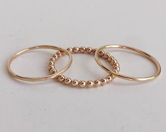 Set di anelli impilabili riempiti d'oro, anelli in oro lisci, delicati e martellati con perline, set di anelli impilabili sottili, gioielli minimalisti per tutti i giorni, regalo per la festa della mamma
