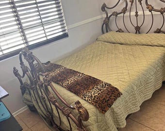 Estructura de cama de hierro forjado de estilo vintage de Eliotts Designs