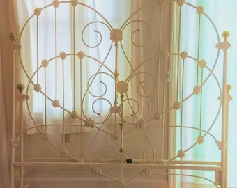 ¡RARO! Famosa cama de hierro y latón de tamaño matrimonial, diseño vintage de ELLIOTT'S.