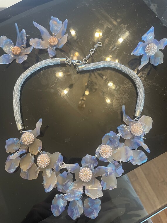 Lele sadoughi shimmer blue silver floral Statement Resin Lele Sadoughi Blue Lily Silver Ring W  main image 3