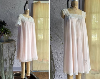 60s Vintage Vanity Fair  Peignoir Nightgown Set / 1960s Babydoll Nightgown Robe Matching Set / Sheer Pink Nylon Sleepwear / Chiffon Lingerie