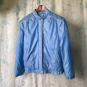 80s vintage light blue puffer jacket with smocking / 1980s insulated jacket with pockets / water repellent jacket weatherproof grannycore