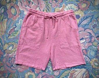 80s Pastel Pink Beach Shorts / 1980s Vintage Bermuda Shorts / Drawstring Casual Shorts / Knee Length Cotton Shorts with Pockets / 30 Waist