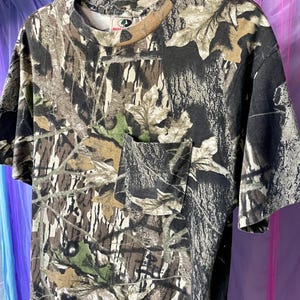 vintage camo single-stitch t-shirt M / 100% cotton short sleeve t-shirt / vtg Mossy Oak t-shirt / 1990s camouflage t-shirt with front pocket bild 2