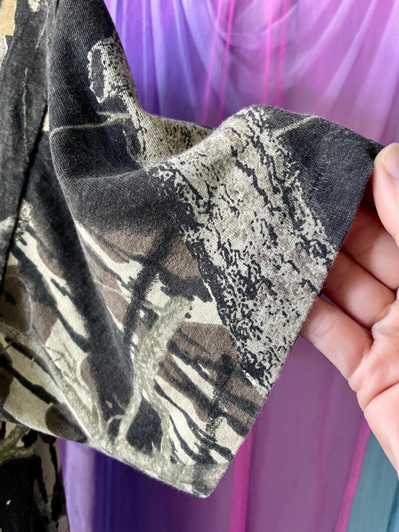 vintage camo single-stitch t-shirt M / 100% cotton short sleeve t-shirt / vtg Mossy Oak t-shirt / 1990s camouflage t-shirt with front pocket bild 6