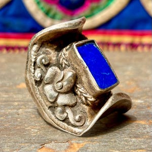 Antique Tibetan silver lapis ring, Adjustable blue stone saddle ring oriental ethnic boho, Antique tribal Asian Tibet Nepal jewelry