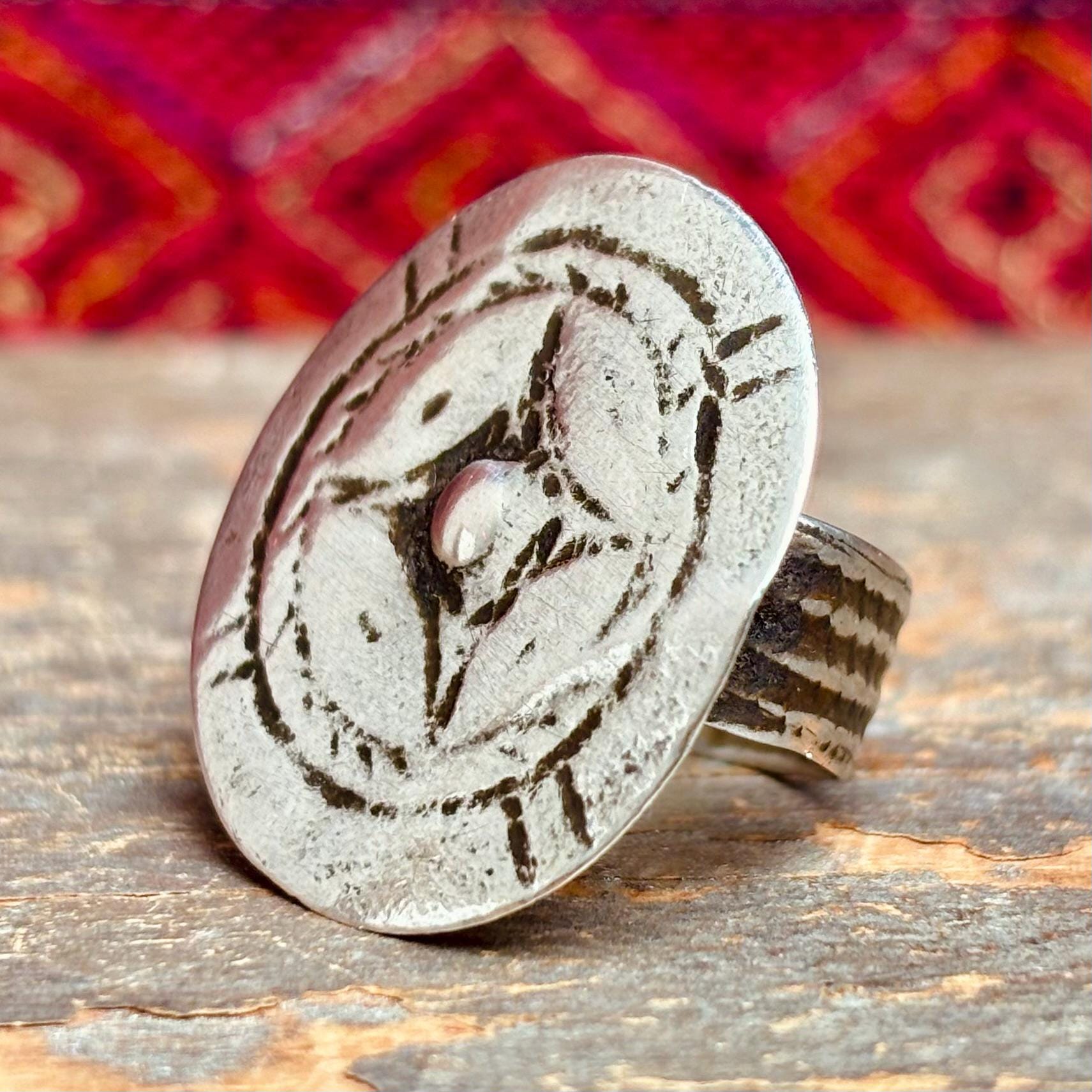 Ancienne bague, nacre et argent massif