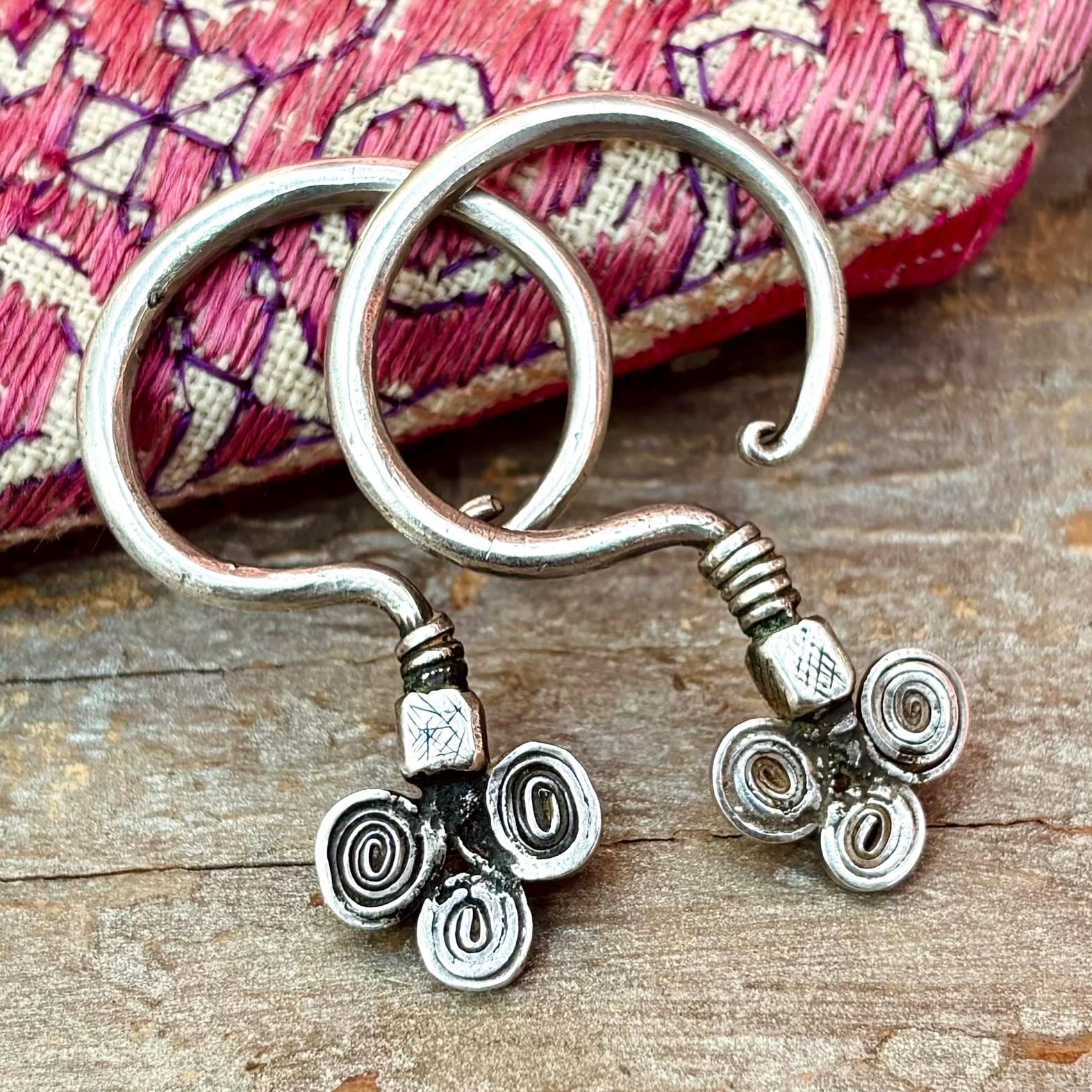 Anciennes boucles d'oreilles ethniques tribales Miao en