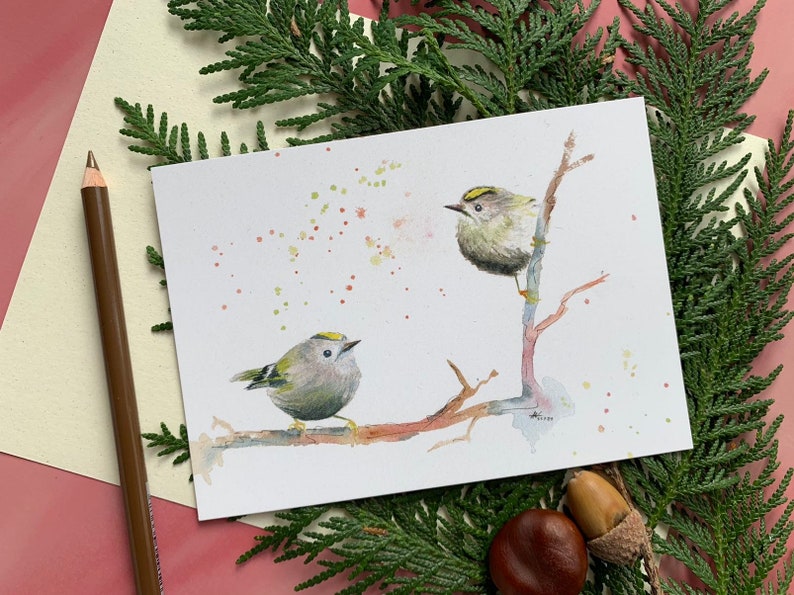 Karte mit niedlichen Vögeln Wintergoldhähnchen Aquarellillustration Kunstdruck auf Postkarte handgemalte Piepmätze Bild 1
