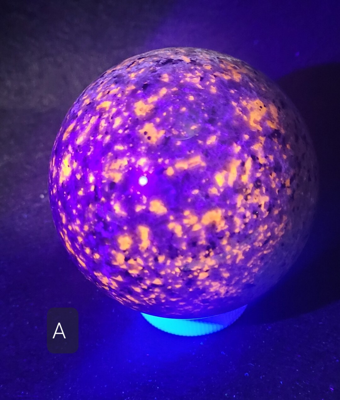 Yooperlite Spheres Amazing Black Light / UV Light Reactive Crystals Etsy