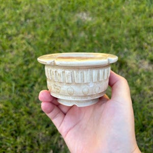 Hand crafted Medium-small Succulent Planter Pot by Yunniyao