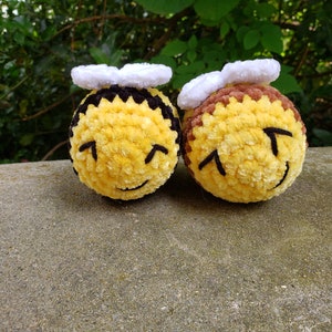 Bee Plushie, Bee Amigurumi, Mini Amigurumi Bee, Cute Plushies, Bee Lovers, Nature Lovers, Gifts for Kids, Gifts for Friends, Stress Relief