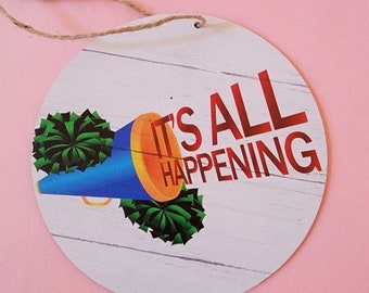 Insegna in legno ispirata al musical Bring it On Broadway: "It's All Happening"