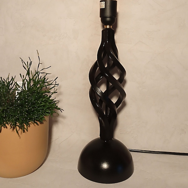 Lampe d'intérieur en métal forgé modèle torsadé noir