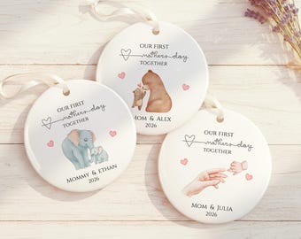 Nuestro primer Día de la Madre Juntos - Adorno de cerámica personalizado - Regalo personalizado para mamá y bebé