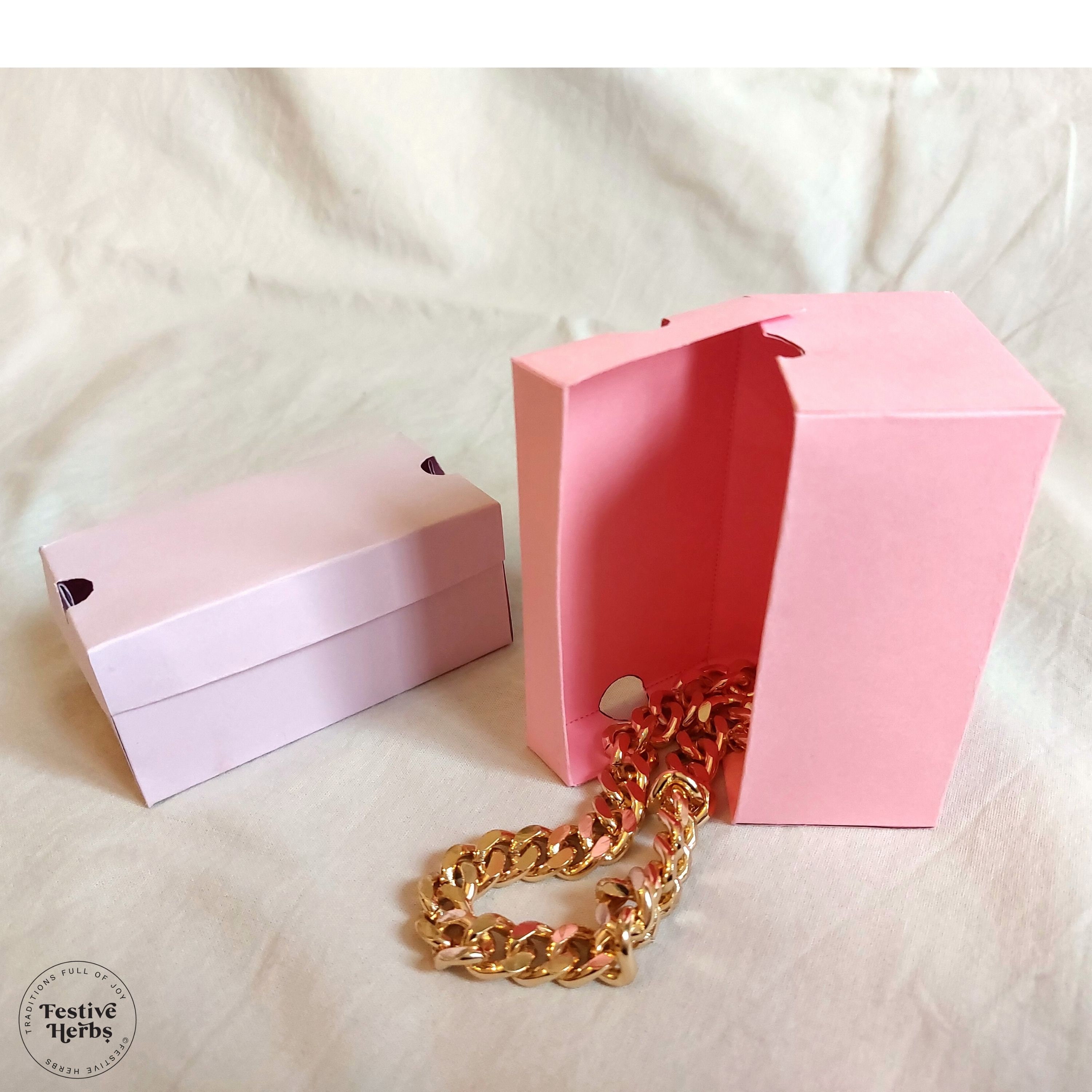 monyhorse × VERDY GIFT BOX Amazon.com: Meiidoshine Christmas Money Box for Cash Gift