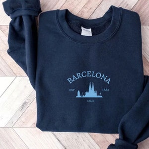 Barcelona Sweatshirt, Vintage Barcelona Sweater, Barcelona Vacation Shirt, Barcelona Spain Crewneck, Sagrada Familia Tee, Trendy Sweatshirt