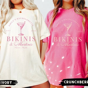 Camiseta para despedida de soltera con bikinis y martinis, camisetas personalizadas para despedidas de soltera en diferentes ubicaciones, club de despedida de soltera con fiesta final, club de cócteles para despedidas de soltera en la playa. imagen 4