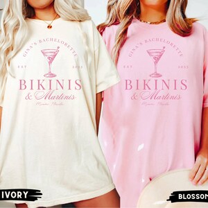 Camiseta para despedida de soltera con bikinis y martinis, camisetas personalizadas para despedidas de soltera en diferentes ubicaciones, club de despedida de soltera con fiesta final, club de cócteles para despedidas de soltera en la playa. imagen 3