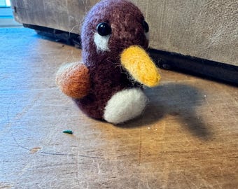 Cute little Bird | Needle Felted Bird | Bird Figurine | Bird Decor | Bird Gift | Christmas Tree Bird