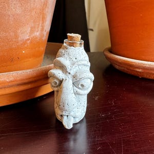 Tarro con cara / Cara de piedra / Tapa de corcho / Tarro pequeño