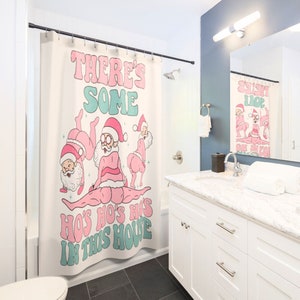 Lustige Weihnachts-Duschvorhang Pink Xmas Duschvorhang Einzigartiges Badezimmer-Dekor Housewarming-Geschenk Xmas Vibe Creme Festliche Hilarious New Home