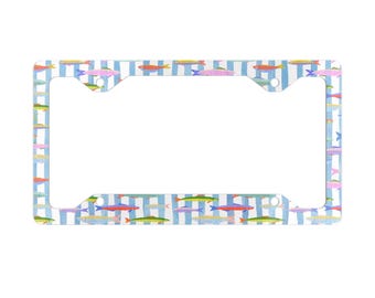 Marco de matrícula de metal con estampado de sardinas a rayas coloridas estilo preppy. Marco de matrícula de 4 agujeros. Cubierta de matrícula para coche estilo pescador, costero, verano, playa.
