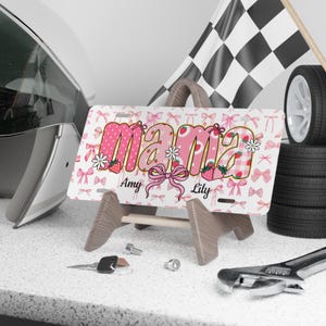 Placa de matrícula personalizada con lazo de mamá, bonita cinta, placa de vanidad, monograma de Softgirl, decoración para auto, accesorio para auto, letra coqueta, nombre de niña