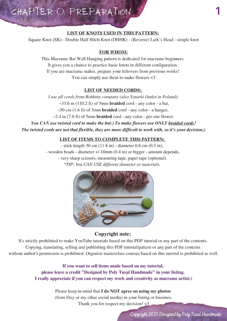 Pode incluir: Um guia de padr&otilde;es de macram&eacute; intitulado "Cap&iacute;tulo O: Prepara&ccedil;&atilde;o" com uma lista de n&oacute;s, requisitos de corda e materiais. Inclui uma foto de suprimentos como tesouras, contas e corda. O guia &eacute; para iniciantes.
