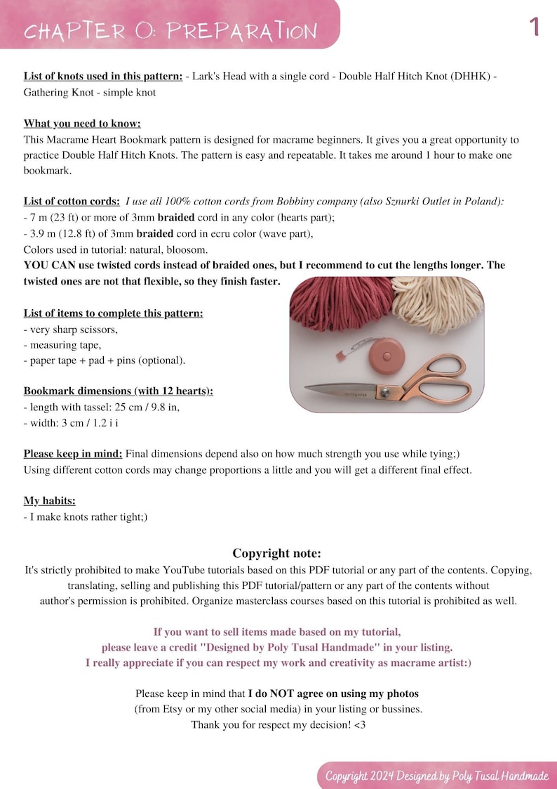 Op de afbeelding: Een pagina uit een macrame hart-bladwijzerpatroon tutorial. De pagina bevat een lijst met benodigde materialen, instructies en een copyright-opmerking. De tutorial is ontworpen voor beginners en bevat een lijst met knopen die in het patroon worden gebruikt.